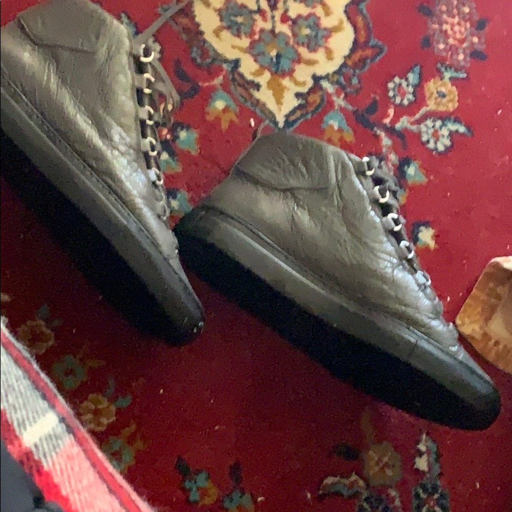 Balenciaga arena grey leather size 42